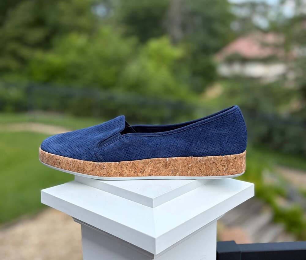 New Isaac Mizrahi Live! “Rosie” Perforated Blue Suede Slip-On Sneakers Size 9.5